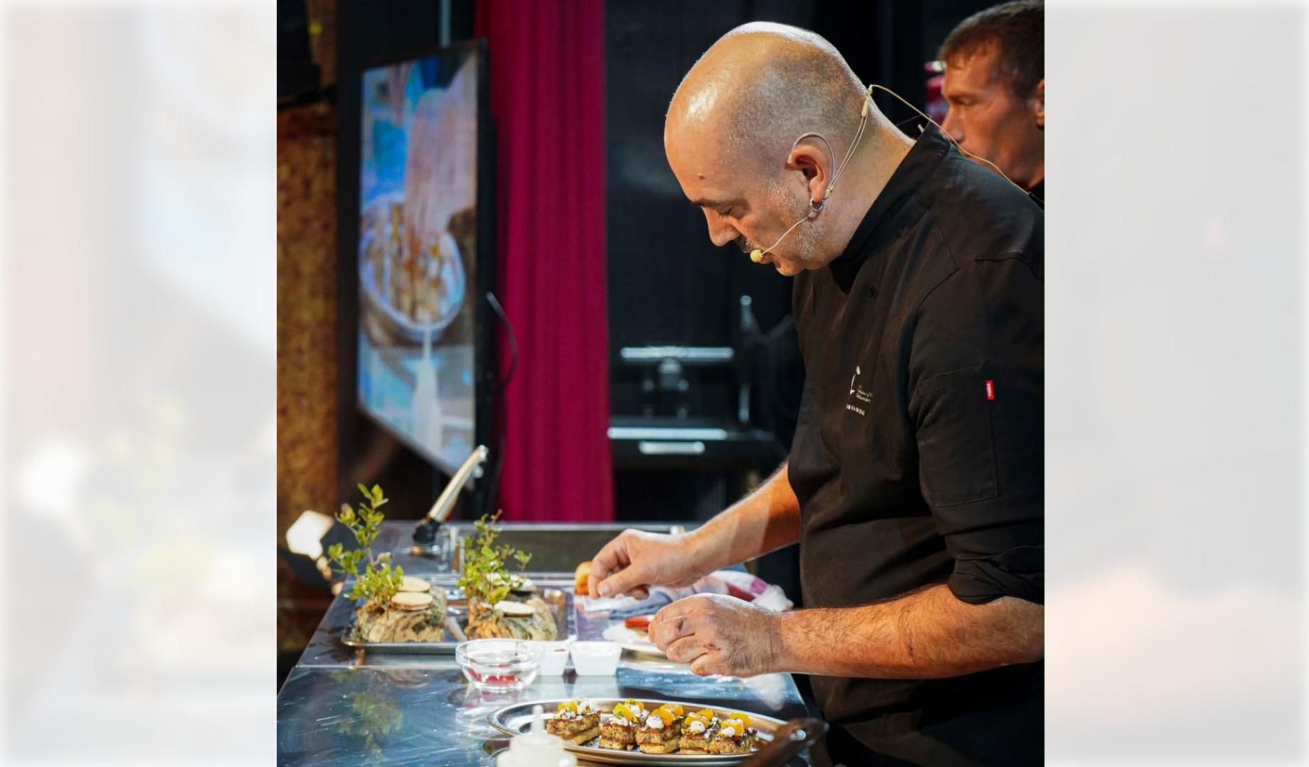 El chef Iban Garín durante la elaboración de su propuesta