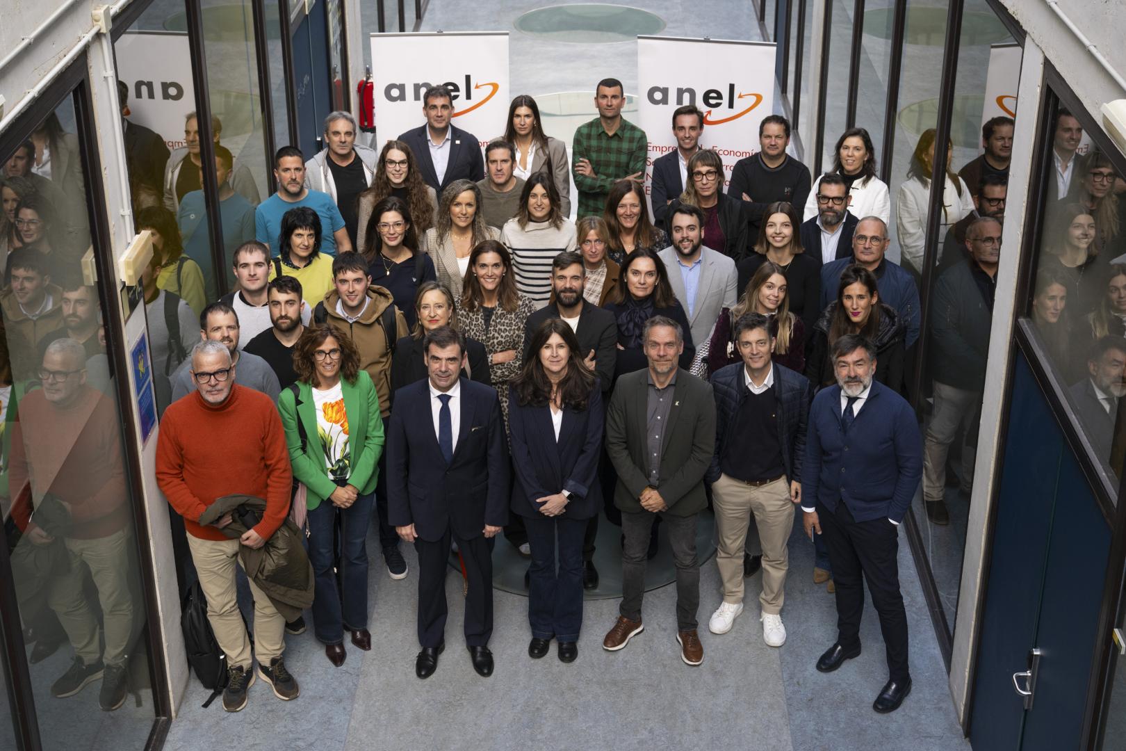 Foto de grupo de la apertura del curso del Título propio en cooperativismo y Economía Social de la UPNA