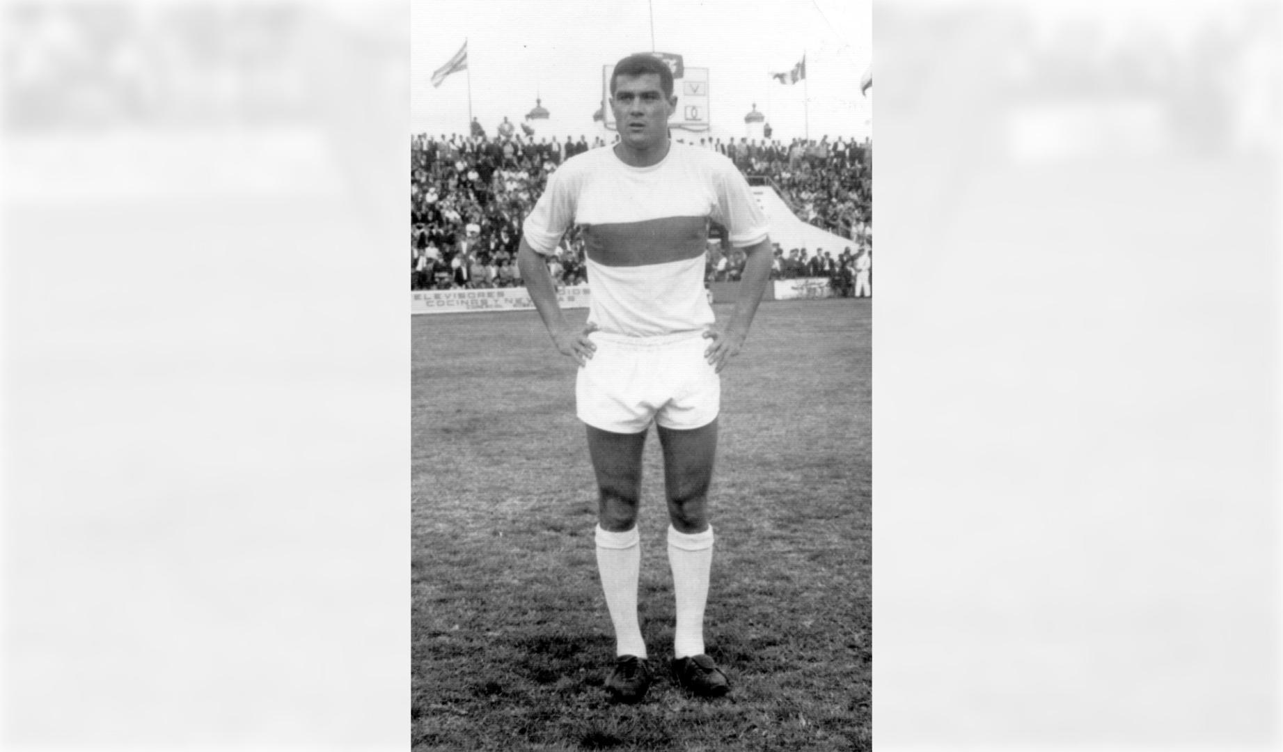 Imagen del central del CD Tenerife, Alberto Molina, durante su etapa como jugador del conjunto canario