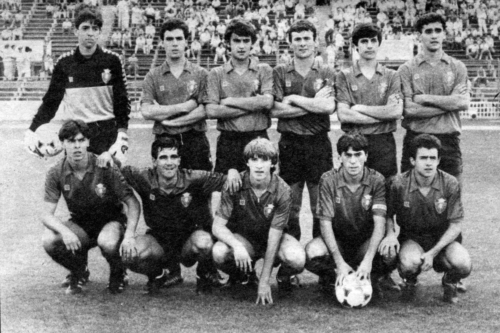 Arriba, de izquierda a derecha, Juan Carlos Román, Kepa Blasco, Eladio Pérez, Pedro Arozarena, Fran Pérez e Iñaki Ibáñez. Agachados, Antonio Jesús Jiménez, Carlos Ardanaz, Ángel Sola, Félix Taínta y Joshe Viela