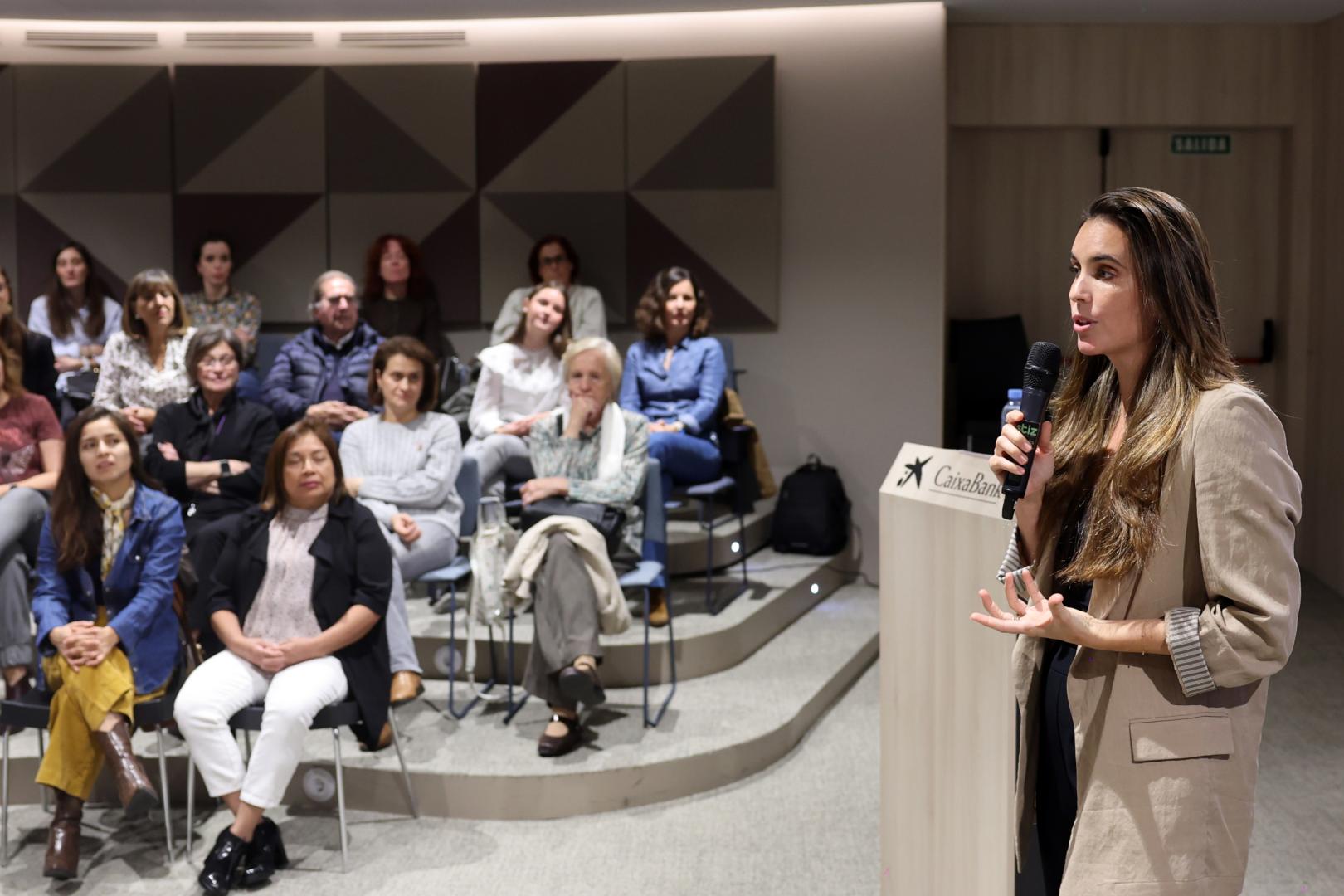 La protagonista, durante su ponencia ante un centenar de invitados