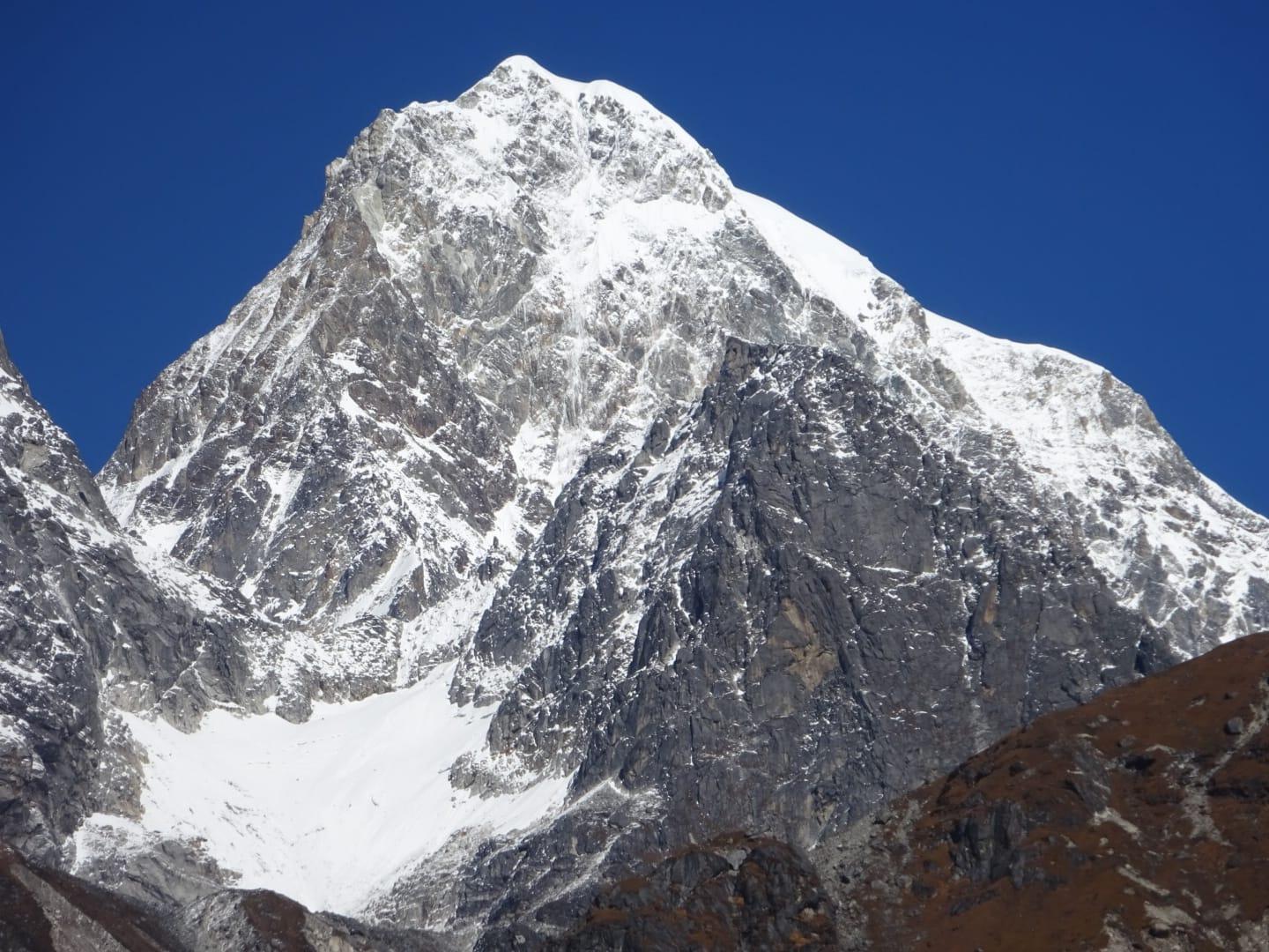 Vista de los principales picos del macizo del Jugal, en el Himalaya nepalí junto a la frontera de Tíbet