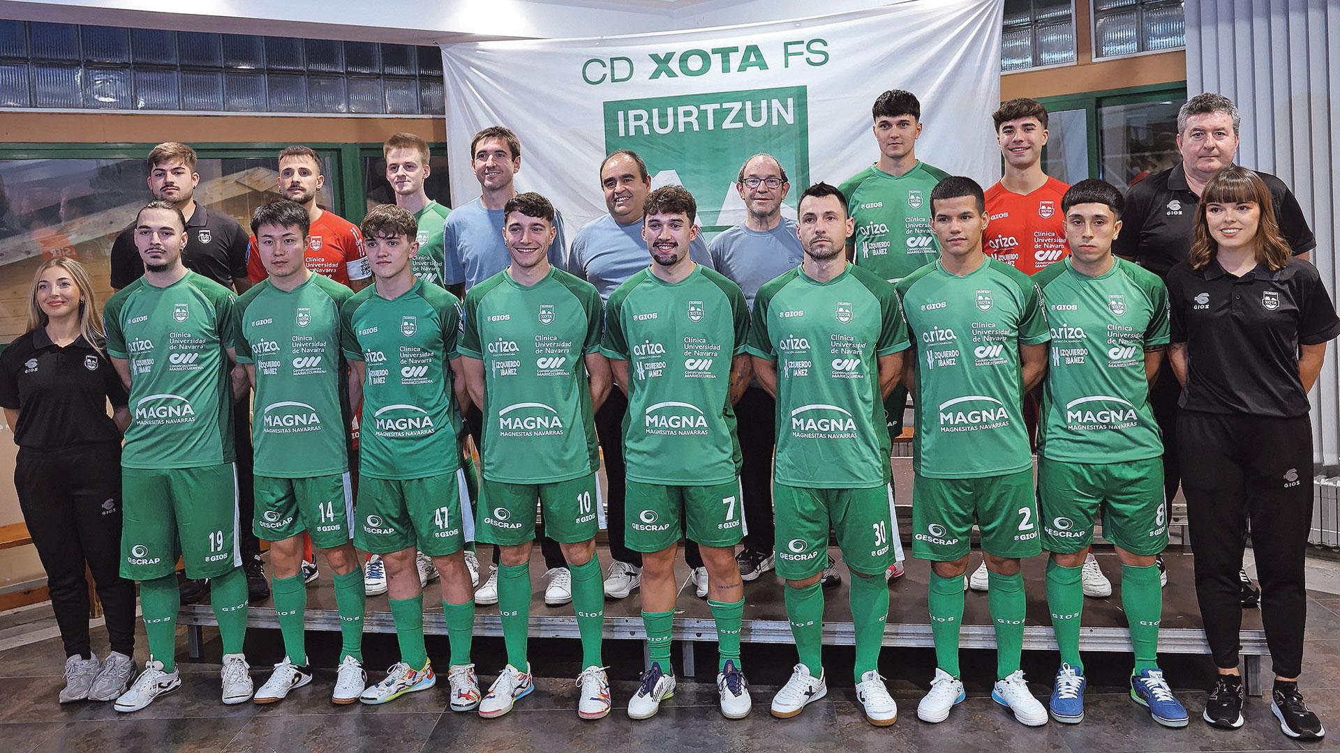 De arriba a bajo y de izquierda a derecha, Iker Cerviño, Asier Llamas, David Vatamaniuc, Roberto Martil, Morenín, José Ángel Obanos, Marc Campás, Miguel Planillo, Jesús Galera, Marta Cabrera, Joaquín Expósito, Ushida, Javi Larrea, Josu Mendive, Ion Cerviño, Petry, Alan Rojas, Franco Grillo y Naroa Andonategui