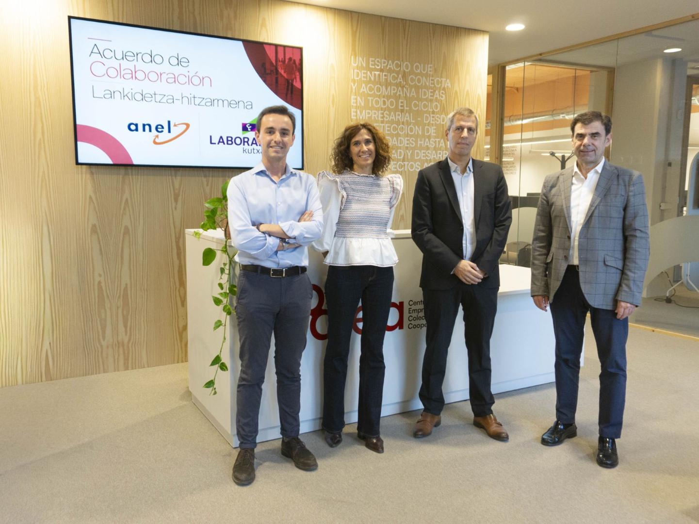 En la firma participaron Ignacio Ugalde, presidente de ANEL; Iñaki Ugalde, responsable de Empresas e Instituciones de ANEL y director de Coalea; y Pello Bayona y Maitane Bueno, responsables de Zona de LABORAL Kutxa en Navarra