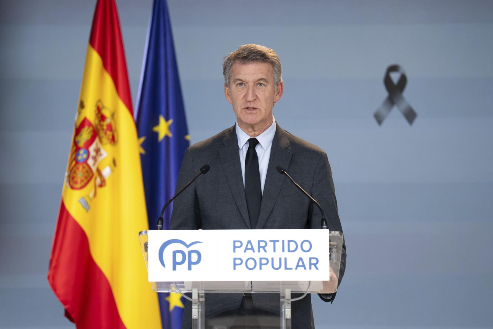 El líder del PP, Alberto Núñez Feijóo, en su comparecencia tras al accidente ferroviario en Toledo