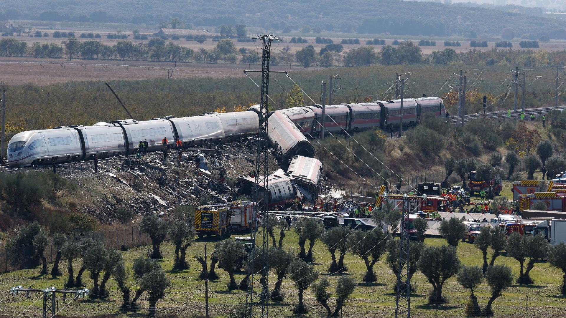 Lugar del accidente de dos trenes de alta velocidad, uno de Renfe y otro de Iryo, que han colisionado a primera hora de este miércoles a la altura de la estación de Urda (Toledo)