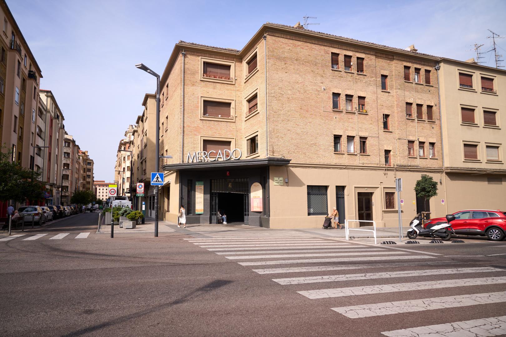 El Mercado Municipal del Ensanche de Pamplona, edificio de 1948 con tres alturas