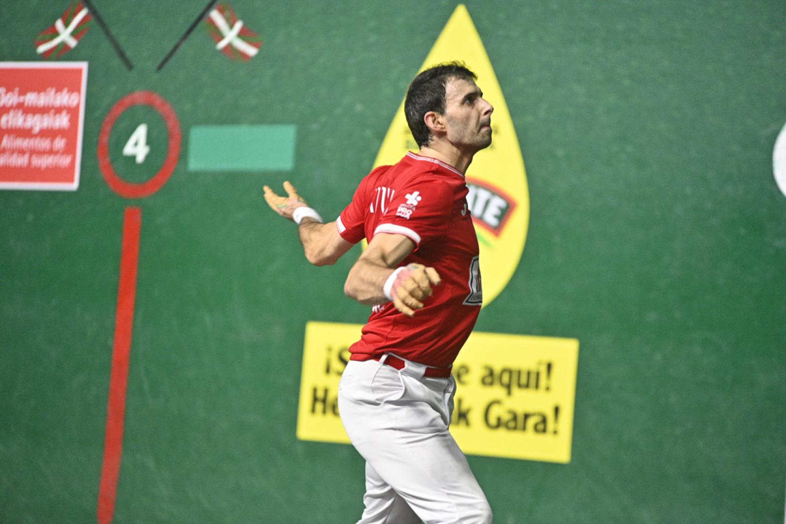 Altuna golpea de aire en el partido de ayer en el Beotibar contra Peña II