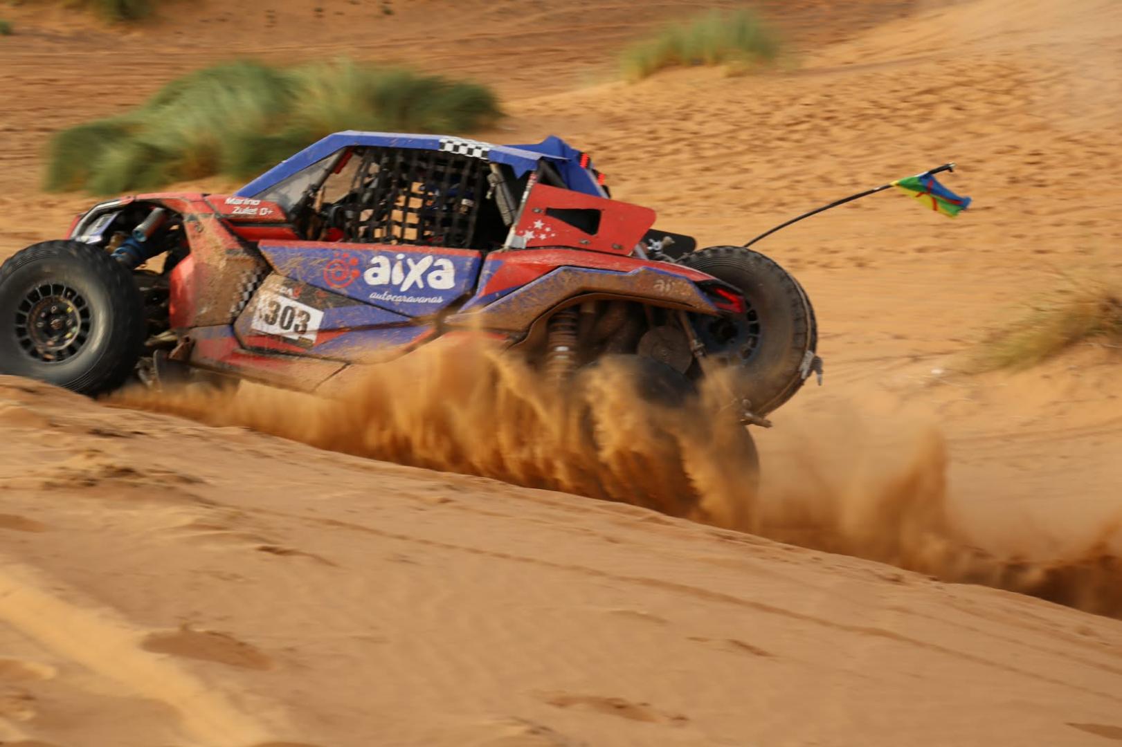 Marino Zulet conduce durante una de las etapas del Addax Rally