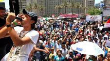 Los egipcios celebran la retirada de los nombres del presidente y su mujer de las plazas públicas e instituciones