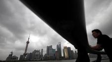 La llegada del tifón Muifa mantiene en alerta la provincia de Zejiang, en China, por lo que han sido evacuadas 200.000 personas y se han suspendido más de 200 vuelos este fin de semana.