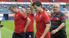 Osasuna se ha presentado este domingo ante su afición en un sencillo acto en el estadio Reyno de Navarra.