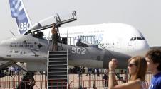 El X Salón Aeroespacial Internacional MAKS-2011 abre en Rusia con el reclamo de enseñar en vuelo el avión de pasajeros más grande del mundo, el Airbus A-380