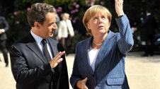 Imágenes de Angela Merkel y Nicolas Sarkozy antes de la cumbre bilateral celebrada en París