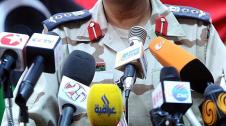 Tras el avance de las fuerzas rebeldes en la capital, Trípoli, y otras ciudades de Libia durante los passdos días, este miércoles se ha ofrecido una recompensa a quien capture a Muamar al Gadafi vivo o muerto.