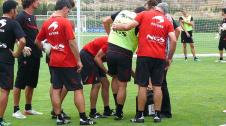 La nota negativa del entrenamiento en Tajonar ha sido la lesión de Echaide, que se ha visto obligado a retirarse por un problema en la rodilla izquierda y, aunque parece una lesión de importancia, no se conocerá el diagnóstico hasta realizarle una resonancia magnética en la Clínica San Miguel de Pamplona.