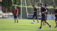 La plantilla de Osasuna ha realizado un corto pero intenso entrenamiento este jueves en Tajonar. Durante una hora, los jugadores de José Luis Mendilibar han trabajado la presión a gran ritmo con diferentes ejercicios.