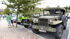 Minis, Seat 600, Escarabajos, Mercedes, BMW, jeeps militares, Triumph, Austin, Golf, Simca, Jaguar... Gorráiz ha albergado una concentración de coches antiguos en el tercer día de fiestas de la localidad. En total, se han exhibido más de veinte coches de distintas marcas y épocas, que han hecho las delicias de adultos y pequeños.