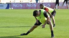 Basculaciones, saques de esquina y jugadas a balón parado, lanzamiento a puerta desde la frontal del área... La plantilla de Osasuna ha realizado una suave sesión de entrenamiento este jueves en Tajonar, en la que José Luis Mendilibar ha trabajado, principalmente, cuestiones de carácter táctico.