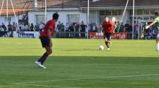 Los equipos filiales de Osasuna y el Athletic Club han empatado a un gol en el partido de Segunda División B disputado en las instalaciones de Tajonar, en víspera del duelo entre ambos clubes en Primera División el próximo lunes en San Mamés.