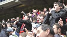 Imágenes de los aficionados de Osasuna durante el partido de Liga que enfrentó al equipo navarro con el Valencia