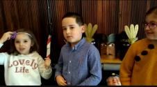 Los niños toman el micro en Expofamily