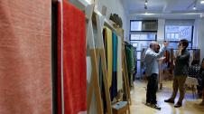 Cinco firmas 'made in Spain' aterrizan en la pasarela neoyorquina con sus propuestas de moda y complementos.