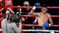 El navarro David Soria, 'Infierno', se quedó sin revalidar el título y cayó en tres asaltos contra José Gregorio 'La Sombra' en una velada celebrada en el Navarra Arena.