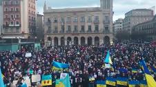 Vídeo de la concentración a favor de Ucrania en la Plaza del Castillo de Pamplona