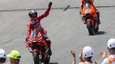 El piloto italiano Francsco Bagnaia El piloto italiano Francsco Bagnaia (Ducati Lenovo Team) celebra su victoria en el Gran Premio de España de Motociclismo de MotoGP