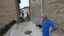Desolado por el desastre que contempló a su alrededor, Antonio Larumbe Ansoáin. Perdió dos casas familiares y salvó a tres perros Desolado por el desastre que contempló a su alrededor, Antonio Larumbe Ansoáin. Perdió dos casas familiares y salvó a tres perros
