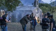 Carlota Pereda rueda en Navarra 'La ermita', una película de terror con Belén Rueda como protagonista. Leitza acoge la grabación de escenas con numerosos figurantes.