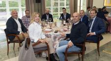 De izq. a dcha.: Isabel Violade Pérez (Directora Comercial Cat), Fernando Anel Juan (Jefe de Comunicación de Coca Cola), Javier Colio Gutiérrez (Director Técnico Viña Zorzal Wines), José Miguel Sánchez (Consultor Marketing Brandok), Rubén Elizari Sola (Relaciones Corporativas AIN), Pavel Dimas Toledo (Congelados de Navarra), Rafael Alcaide (Director de Caixabank), Álvaro Medrano Muñoz (Director de Producción de Conservas Medrano).