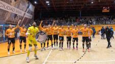 Los jugadores del Aspil -con Terry a la izquierda- celebran la victoria conseguida este sábado en Tudela ante el Viña Albali Valdepeñas Los jugadores del Aspil -con Terry a la izquierda- celebran la victoria conseguida este sábado en Tudela ante el Viña Albali Valdepeñas