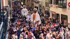 La Comparsa de Gigantes y Cabezudos participa en el desfile del cortejo del Cuerpo de Ciudad