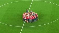 Vídeo con el colofón final en El Sadar tras el homenaje a la plantilla de Osasuna de la final de Copa de 2005