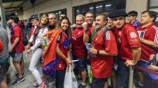 Cientos de aficionados rojillos han salido este sábado a primera hora de la capital navarra para dirigirse a Sevilla, donde asistirán a la final de Copa entre Osasuna y Real Madrid.