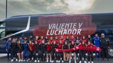 Las jugadoras rojillas han partido este sábado por la mañana en autobús para enfrentarse este domingo al Cacereño y conseguir el pase a la máxima categoría la próxima temporada