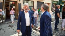 Los ediles de las diferentes fuerzas políticas salieron a la calle tras la configuración del nuevo ayuntamiento con Cristina Ibarrola como nueva alcaldesa