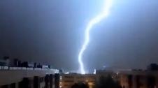 Un rayo ilumina Nuevo Artica