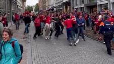 La afición de Osasuna entona una de sus canciones más conocidas en la ciudad belga