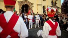 Misa, comparsa y danzas en las celebraciones del domingo 24 de septiembre en San Fermín de Aldapa