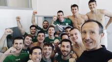 anaitasuna Los jugadores del Anaitasuna celebran el triunfo con su técnico, Quique Domínguez