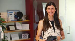Ana Monreal, con unas gafas de realidad aumentada Ana Monreal, con unas gafas de realidad aumentada