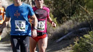 roncesvalles-zubiri Un grupo de participantes en la Roncesvalles-Zubiri, afrontando el tramo final hasta meta