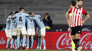 Los jugadores del Celta celebran el primer gol del equipo gallego Los jugadores del Celta celebran el primer gol del equipo gallego