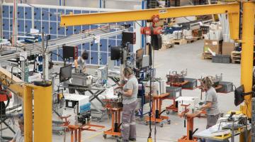Interior de la planta que Ingeteam tiene en Sesma, dond se fabrican covertidores para energíasr renovables.