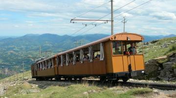 Detalle del tren de cremallera que une Sara (Francia) con la cima de Larrun, en Bera