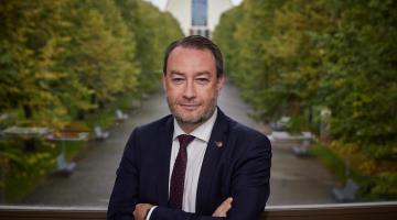 Ramón Gonzalo (Logroño, 1972), reelegido rector de la UPNA, esta semana en su despacho.