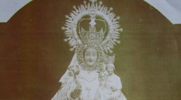 Detale de una fotografía de la Virgen del Puy de finales del siglo XIX.